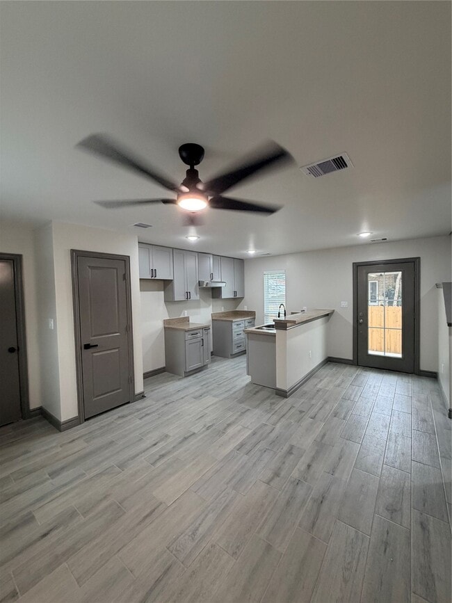 Building Photo - 5400 Pine Ave