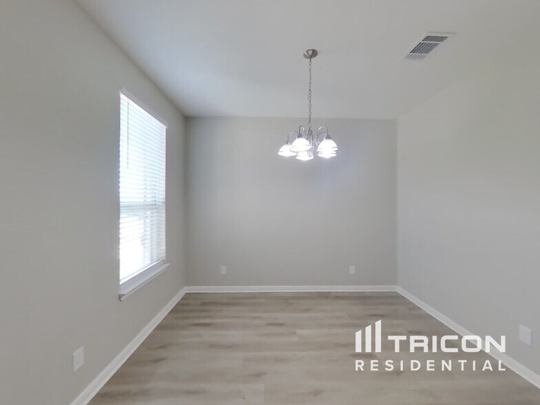 Building Photo - 13307 Badlands Bnd