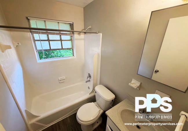 Building Photo - 1731 Sams St