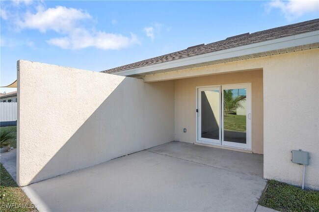 Building Photo - 4208 SW 7th Pl