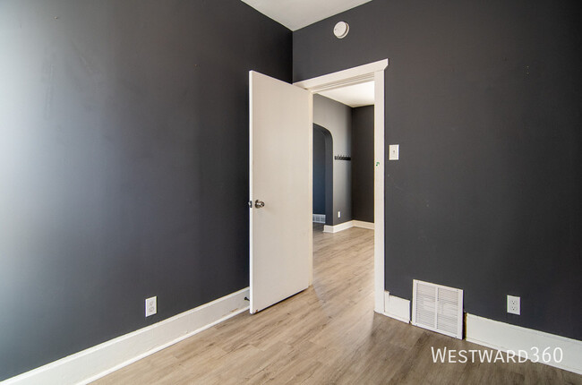 Building Photo - Chicago Heights 2-bedroom offering comfort...