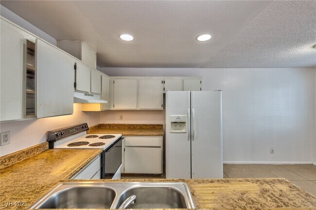 Building Photo - 1961 Cosmic Dr