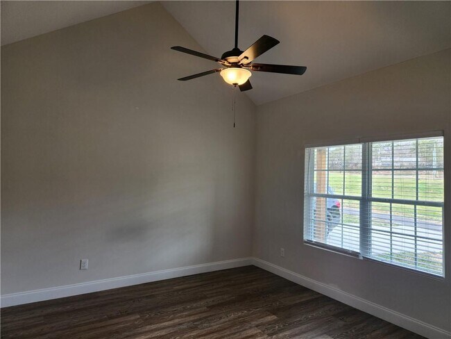 Building Photo - 2465 Oak Grove Rd