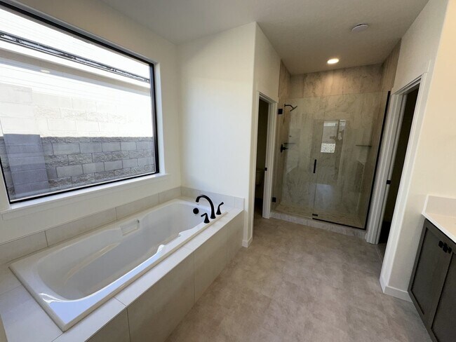 Building Photo - Brand New 3-Bed, 2-Bath Home for Lease – 1,877 sq ft in South Richland