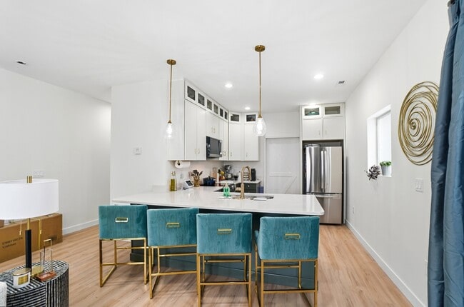 Building Photo - 408 St Clair Ave