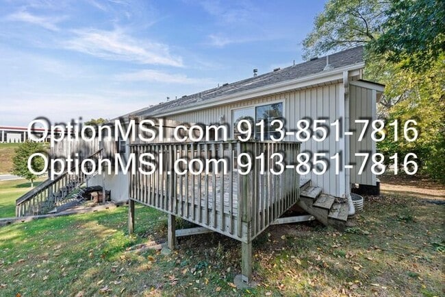 Building Photo - Welcome home to this beautifully maintaine...