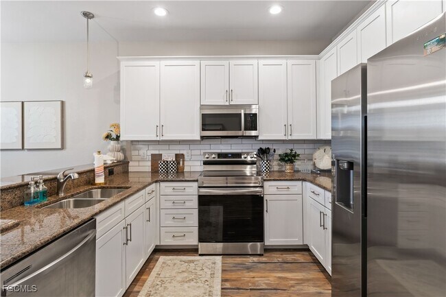 Building Photo - 11908 Izarra Way