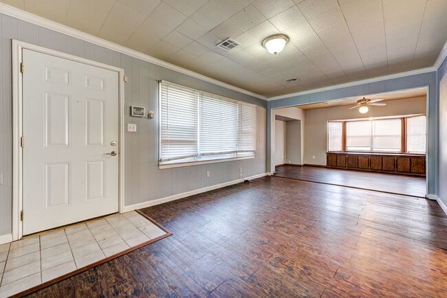 Building Photo - 2144 Pearson Dr