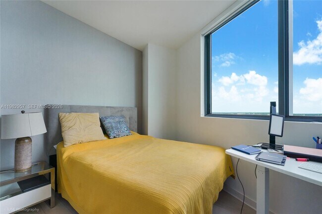 Building Photo - 501 NE 31st St