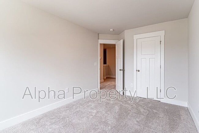 Building Photo - 124 Keel Ln