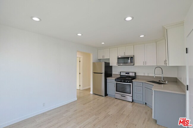 Building Photo - 1277 W 23rd St