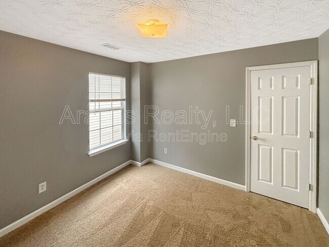 Building Photo - 445 Spring Head Ct