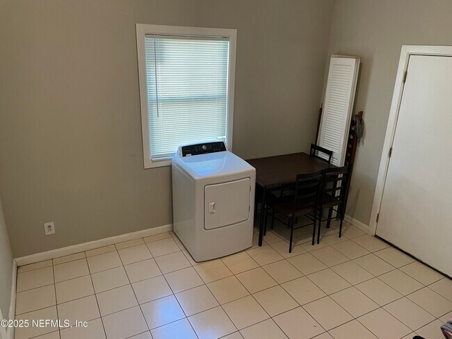 Building Photo - 2619 Bywood Rd