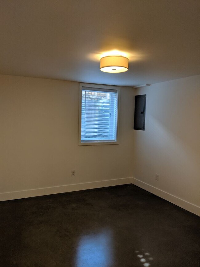 Building Photo - 121/123 N. Garrison Road