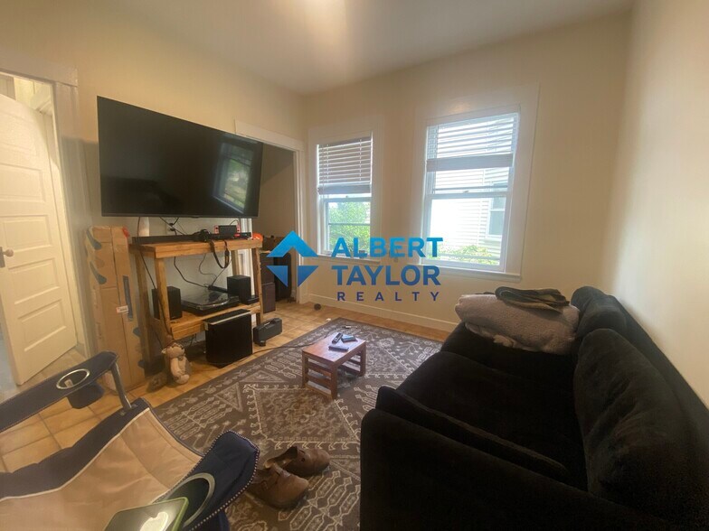 Building Photo - 18 Sawyer Ter