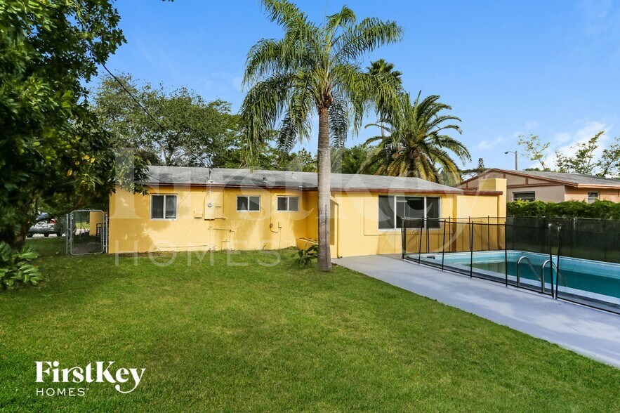 Building Photo - 2230 SW 47th Ave