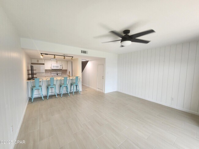 Building Photo - 6901 N Lagoon Dr