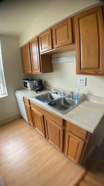 Building Photo - 370 S Highland Ave