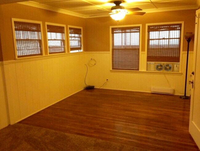 Master (11' x21') looking west - 420 2nd St