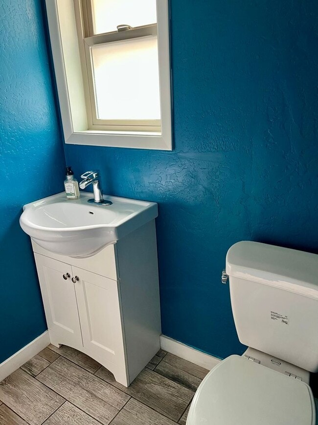 Building Photo - 3 Bedroom Plus Office, 2.5 Bath Located in...