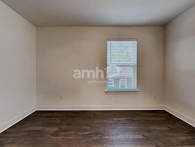 Building Photo - 423 Sablewood Dr