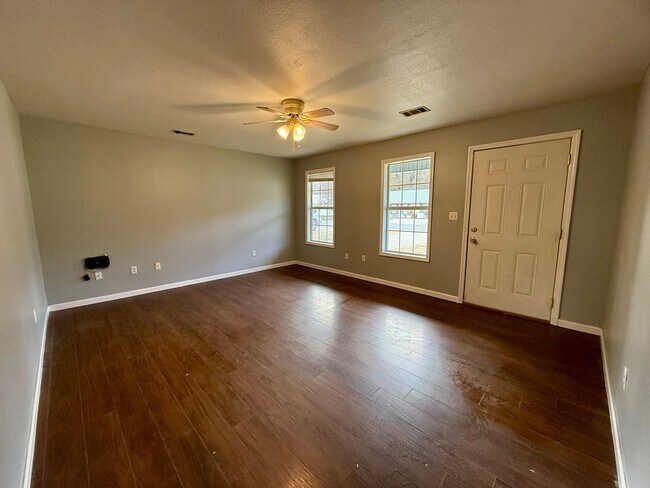 Building Photo - 205 N 18th Ave