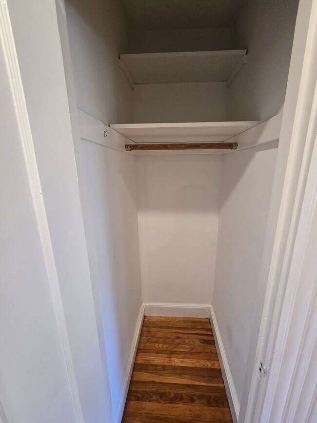 Building Photo - Live in this NEWLY updated 1 bed / 1 bath ...