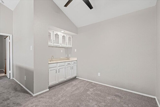 Building Photo - 1748 Ohlen Rd