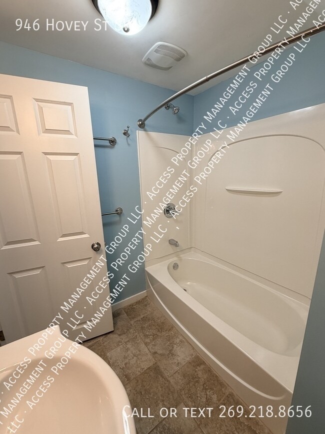 Building Photo - 946 Hovey St SW