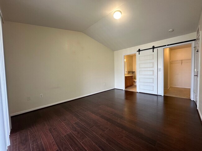 Building Photo - 15312 Yale Dr