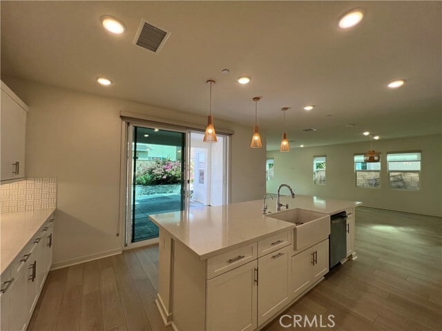 Building Photo - 2657 E Clara Ln