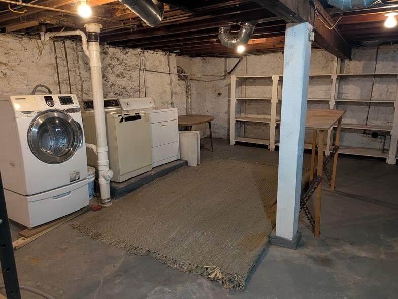 Building Photo - 1021 E 76th St