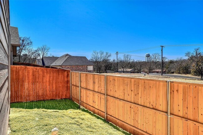 Building Photo - 1219 Bells Dr
