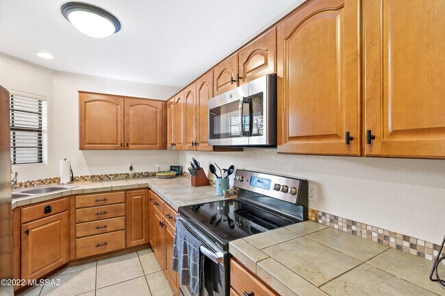 Building Photo - 6414 N Tierra De Las Catalinas
