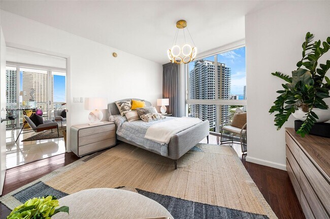 Building Photo - 495 Brickell Ave