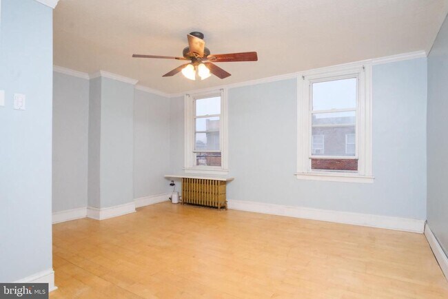 Building Photo - 3030 Edgemont St