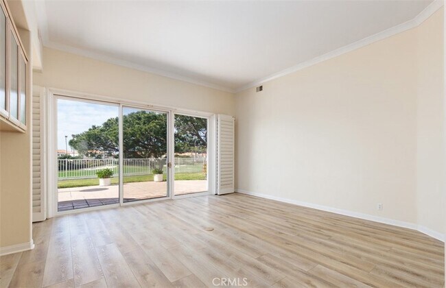 Building Photo - 23 Marbella