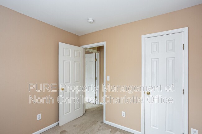 Building Photo - 18040 Delmas Dr