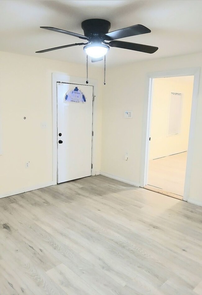 Building Photo - 408 Bowen Ave