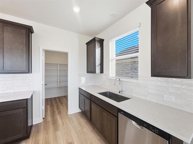 Building Photo - 622 Saxony Dr