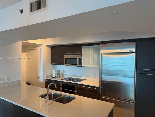Building Photo - 500 Brickell Ave