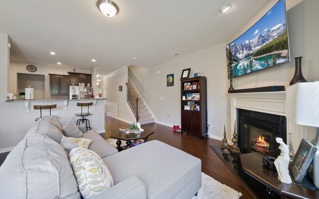 Building Photo - Stylish and Spacious 3bd/2.5ba Townhome w/ Garage in SE Durham!