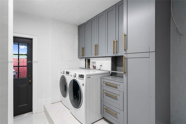 Building Photo - 13611 SW 77th Ln