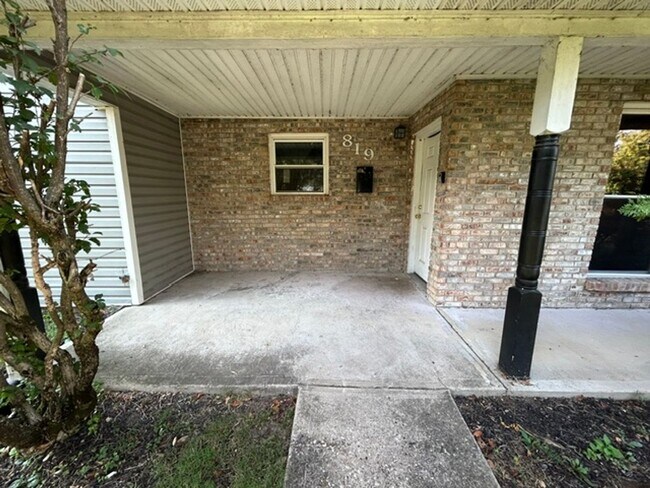 Building Photo - 819-823 Riverview Terrace