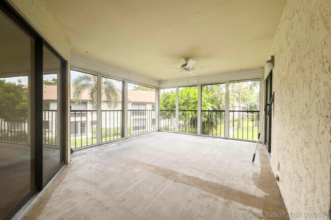 Building Photo - 3362 Lucerne Park Dr