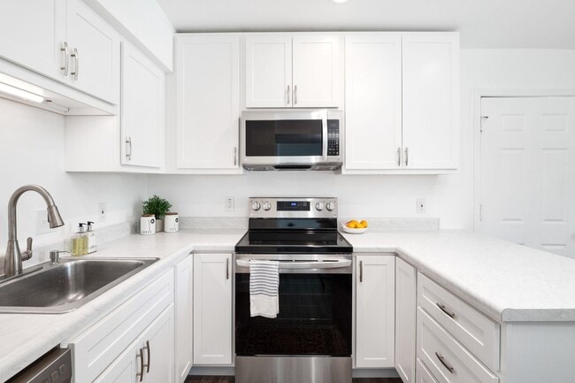 Building Photo - Great fully rehabbed Rental in University ...