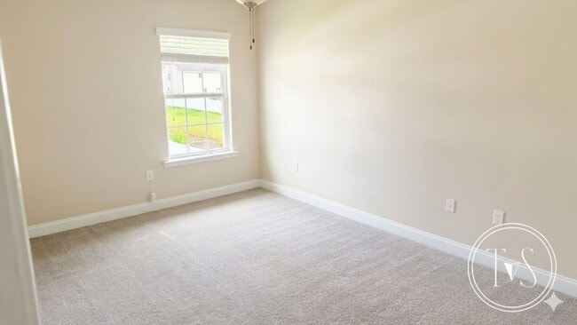 Building Photo - 709 English Oak Dr