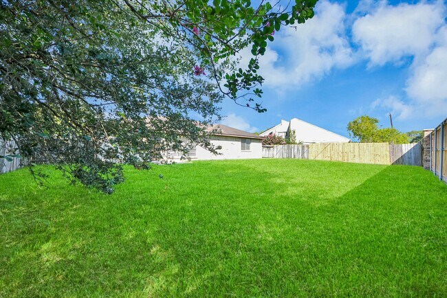 Building Photo - 1911 Hammerwood Dr