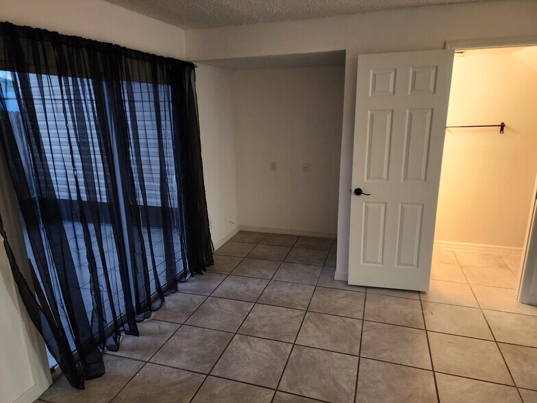 Building Photo - 3001 S Pines Dr