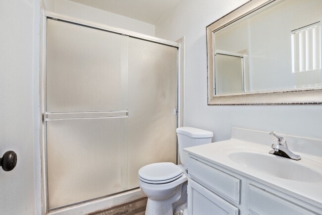 Building Photo - 4 Bedroom 2 Bathroom with Arizona Room in Tempe